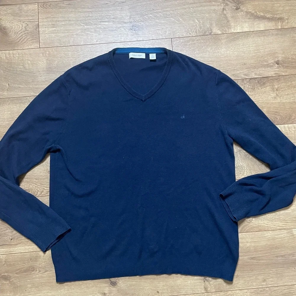 Calvin Klein Men's Ribbed V-Neck Sweater (Navy / Size L)